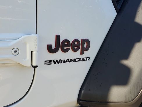 Used 2024 Jeep Wrangler Unlimited Rubicon AWD/4WD image 6