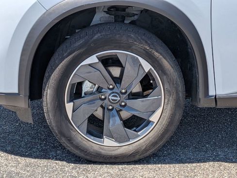 Used 2024 Nissan Rogue SV AWD/4WD image 11