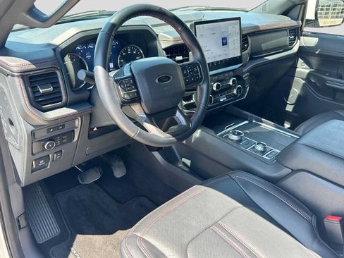 Used 2024 Ford Expedition Limited AWD/4WD image 2
