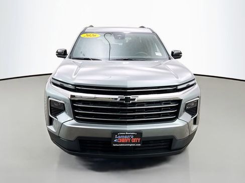 Used 2026 Chevrolet Traverse LT w/ Driver Confidence Package image 2