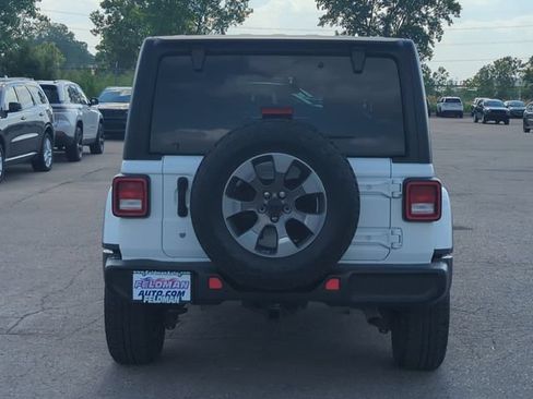 Used 2018 Jeep Wrangler Unlimited Sahara AWD/4WD image 4