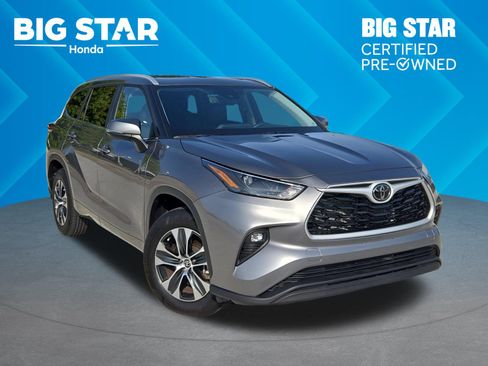 Used 2025 Toyota Highlander XLE FWD image 1