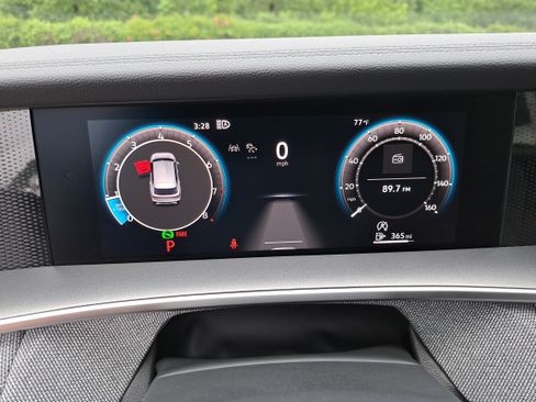 Certified 2025 Volkswagen Tiguan S FWD image 19
