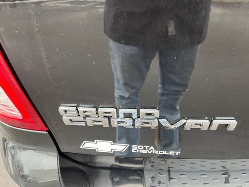 Used 2019 Dodge Grand Caravan SE w/ UConnect Hands-Free Group image 30