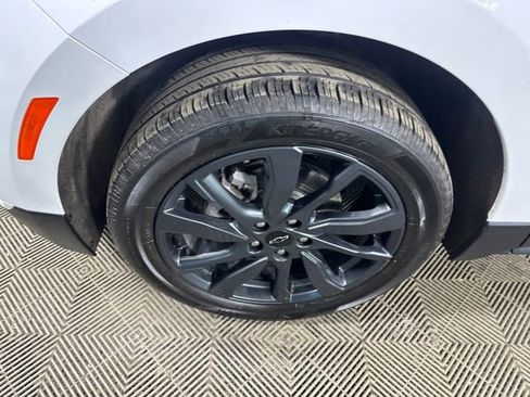 Used 2023 Chevrolet Equinox RS image 10