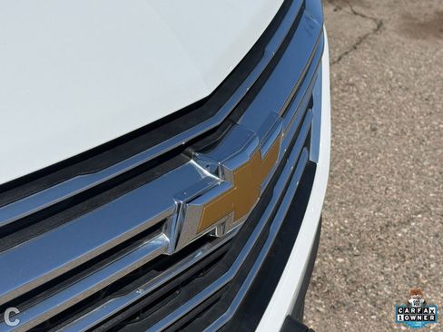 Used 2023 Chevrolet Traverse LT w/ LPO, Cargo Package FWD image 8