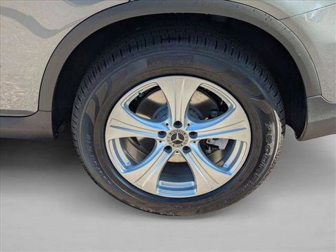 Used 2017 Mercedes-Benz GLC 300 4MATIC image 25