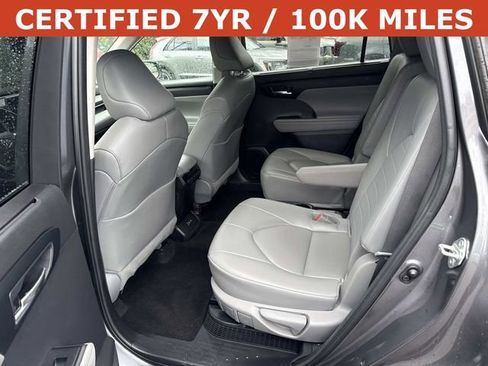 Used 2023 Toyota Highlander XLE AWD/4WD image 17