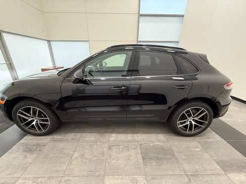 Used 2025 Porsche Macan AWD/4WD image 2