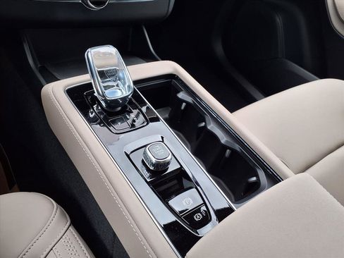 New 2026 Volvo XC90 B6 Plus w/ Protection Package Premier image 14