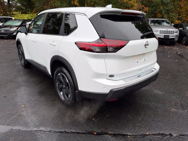 Used 2024 Nissan Rogue SV AWD/4WD image 3