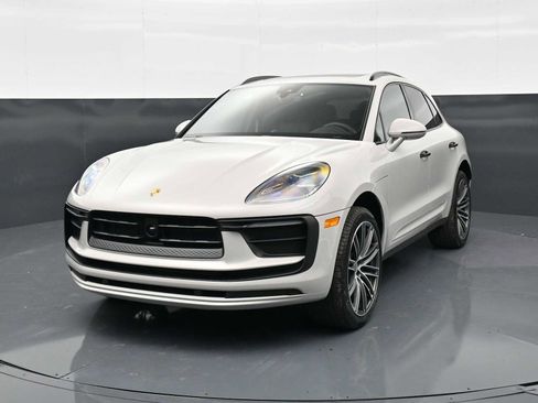 New 2026 Porsche Macan AWD/4WD image 1