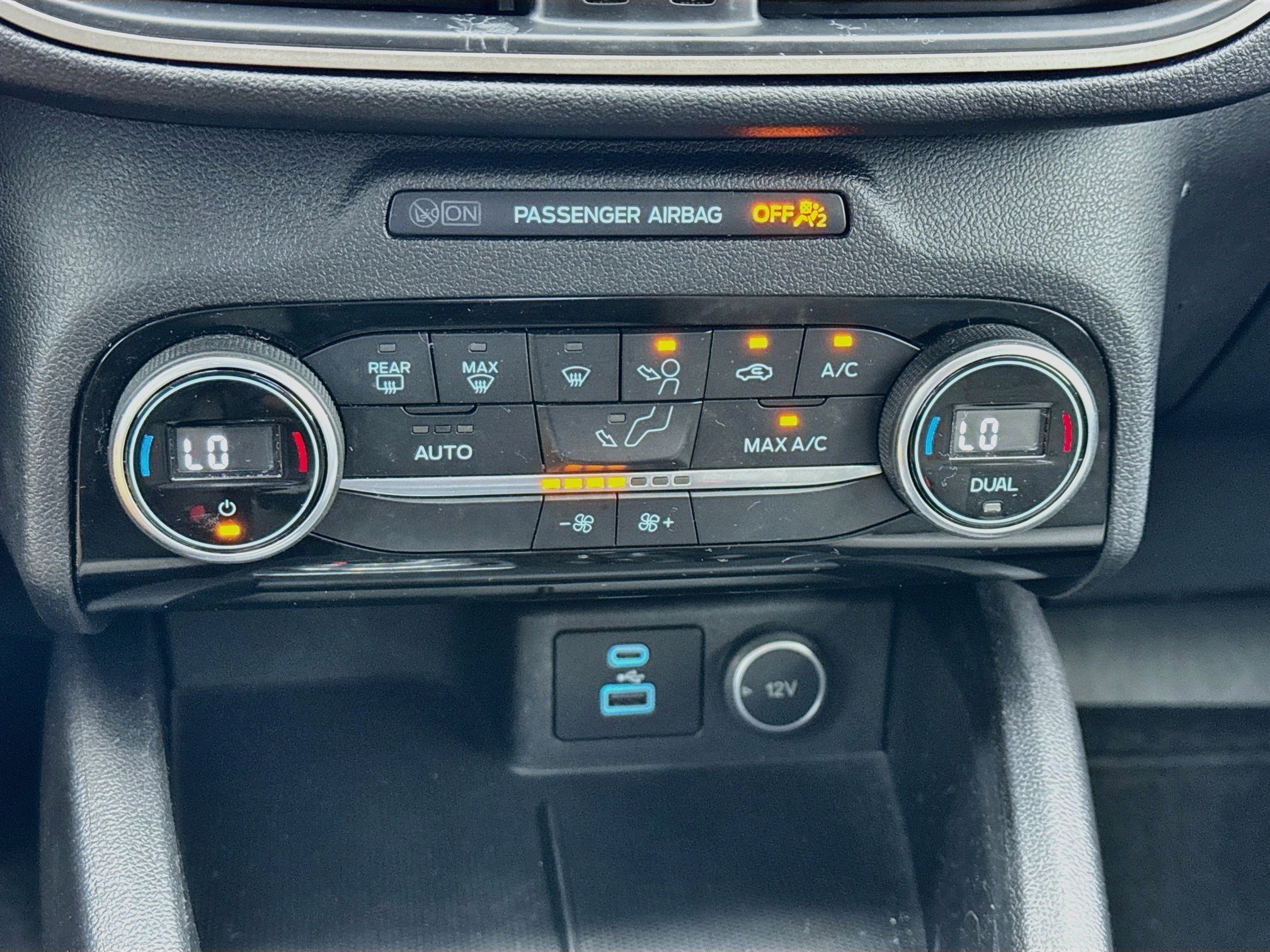 Used 2021 Ford Escape SE w/ SE Sport Appearance Package FWD image 12