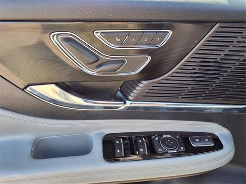 Certified 2022 Lincoln Corsair FWD w/ Equipment Group 101A image 7