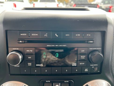 Used 2015 Jeep Wrangler Unlimited Sahara w/ Connectivity Group image 26