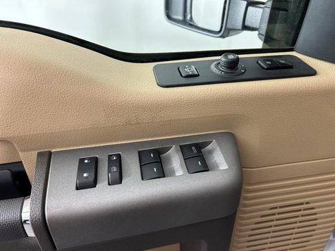 Used 2012 Ford F350 Lariat w/ Lariat Interior Pkg image 18