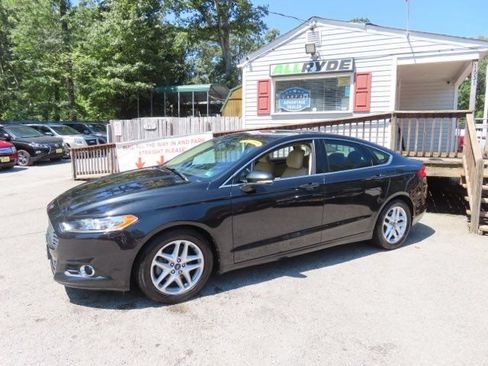 Used 2013 Ford Fusion SE FWD image 1