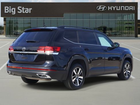 Used 2023 Volkswagen Atlas SE image 4