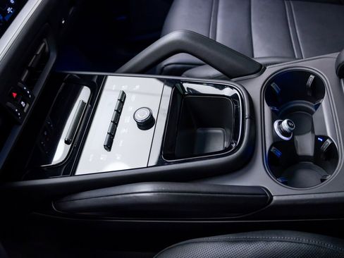 Used 2024 Porsche Cayenne S image 13