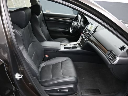 Used 2018 Honda Accord Touring image 24