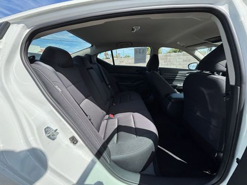 Used 2025 Nissan Altima 2.5 SV FWD image 39