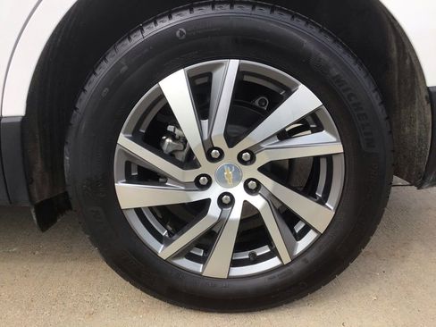 Used 2023 Chevrolet Equinox Premier AWD/4WD image 23