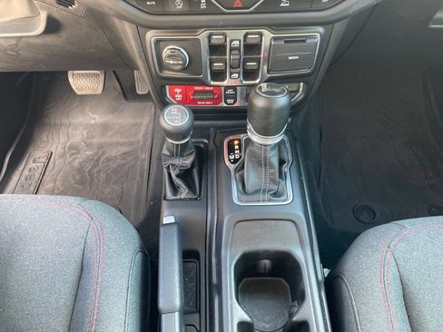 Used 2024 Jeep Wrangler Unlimited Rubicon w/ Technology Group AWD/4WD image 12