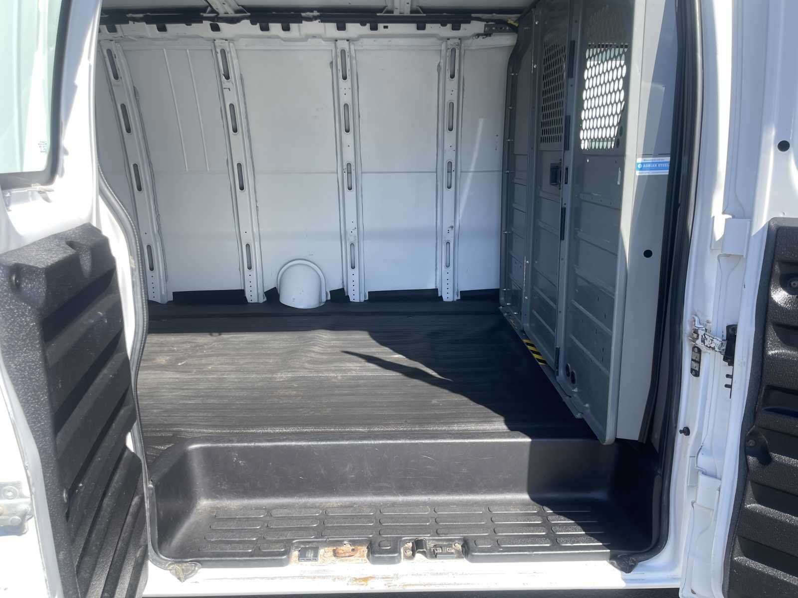 Used 2016 Chevrolet Express 3500 Extended RWD image 12