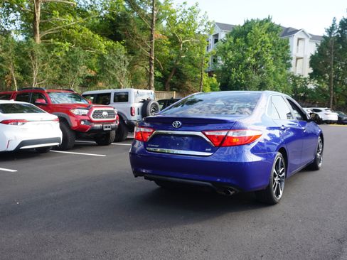 Used 2016 Toyota Camry SE w/ Moonroof Package FWD image 4