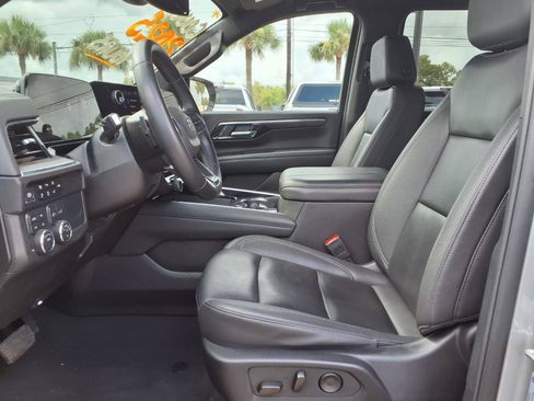 Used 2025 Chevrolet Suburban Z71 AWD/4WD image 25