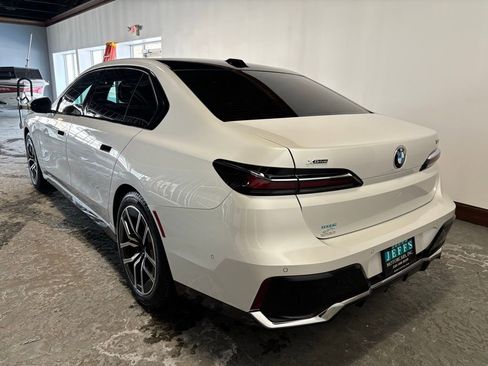 Used 2025 BMW 740i xDrive image 8