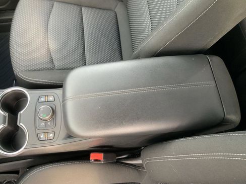 Used 2022 GMC Terrain SLE w/ Elevation Edition image 43