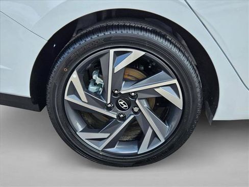 Certified 2025 Hyundai Elantra SEL FWD image 20