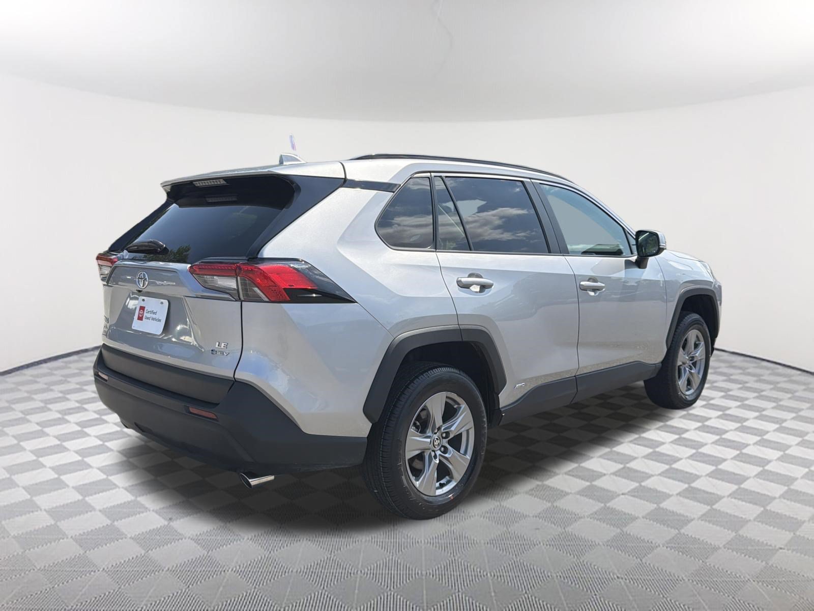 Certified 2025 Toyota RAV4 LE AWD/4WD image 17