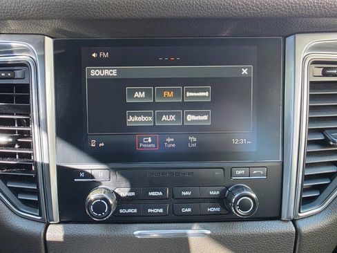 Used 2017 Porsche Macan image 23