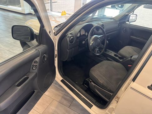 Used 2003 Jeep Liberty Sport AWD/4WD image 13