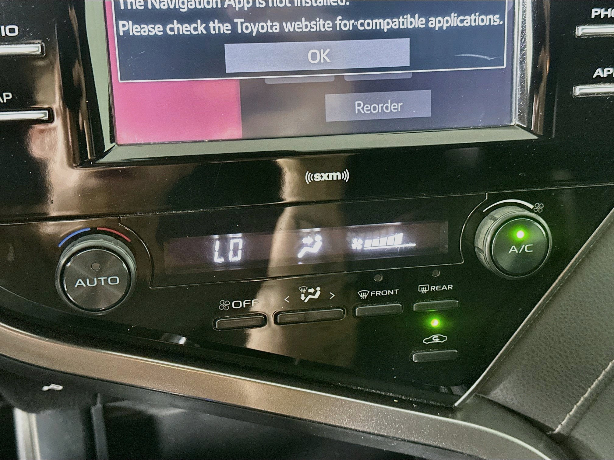 Used 2020 Toyota Camry SE w/ Carpet Mat Package FWD image 24