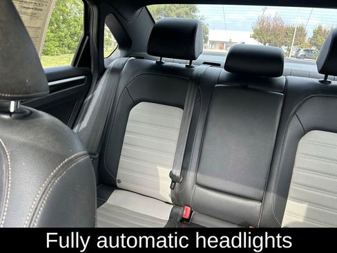 Used 2018 Volkswagen Passat 3.6 FWD image 12