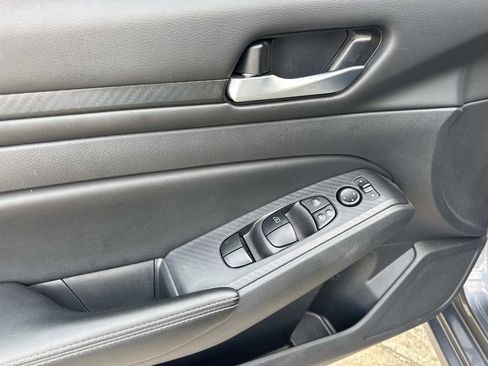 Used 2025 Nissan Altima 2.5 SV image 36