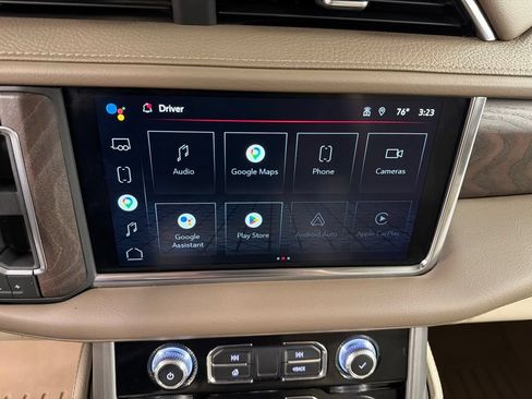 Used 2022 GMC Yukon XL Denali w/ Denali Premium Package AWD/4WD image 10
