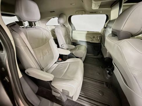 Used 2023 Toyota Sienna Limited AWD/4WD image 30