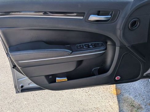 Used 2017 Chrysler 300 S AWD/4WD image 9