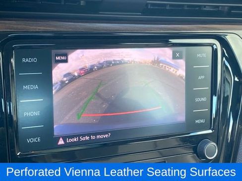 Used 2022 Volkswagen Passat 2.0T image 8