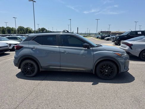 Used 2021 Nissan Kicks SR w/ SR Premium Package FWD image 5