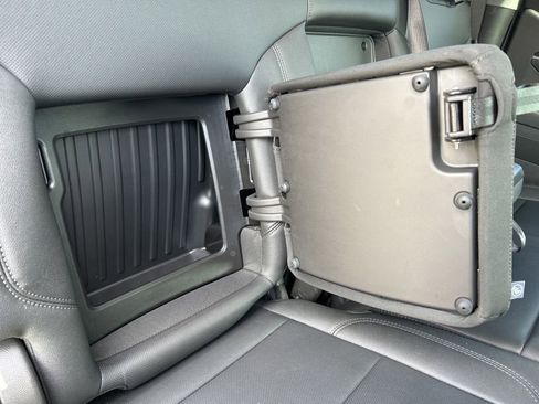 Used 2025 GMC Sierra 1500 SLT image 44