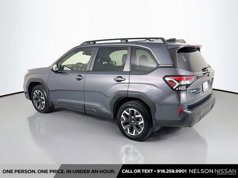 Used 2025 Subaru Forester Premium AWD/4WD image 7