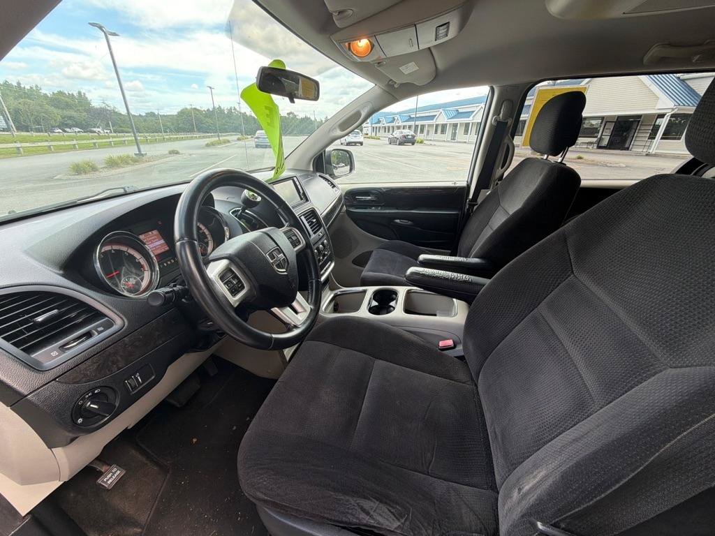 Used 2014 Dodge Grand Caravan SXT w/ Rear Park Assist Package FWD image 11