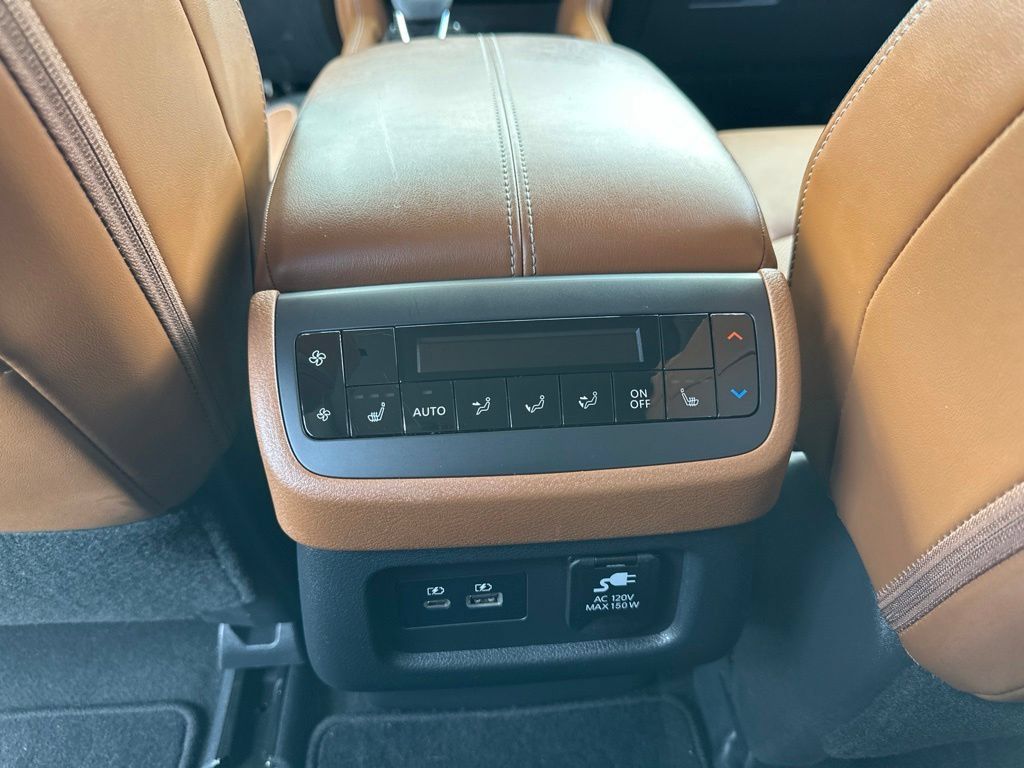 Used 2023 Nissan Pathfinder Platinum AWD/4WD image 43