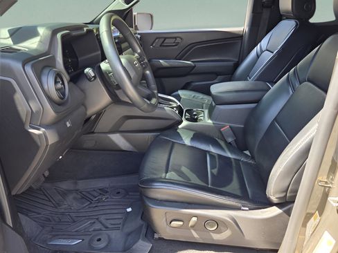 Used 2023 Chevrolet Colorado Trail Boss w/ Technology Package AWD/4WD image 9