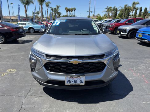 Used 2025 Chevrolet Trax LS image 3